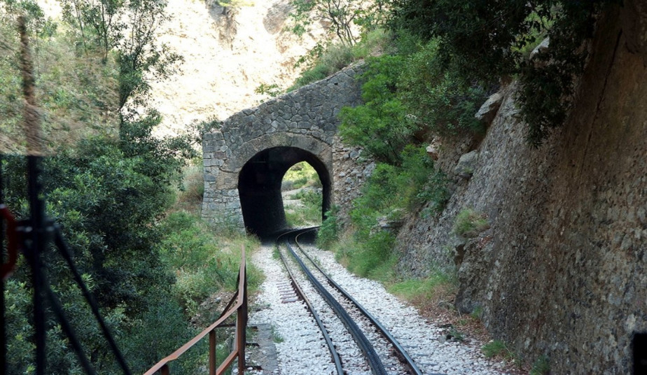 Corinth, Caves of Lakes & Cog Railway - Natural Beauty Tour