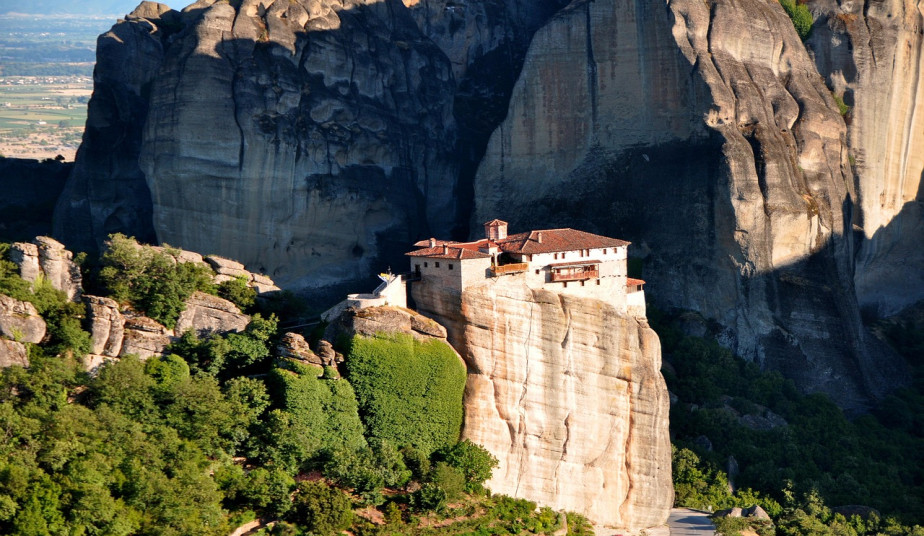 10-Day Best of Greece Tour to Nafplio, Olympia, Meteora, Delphi & Santorini
