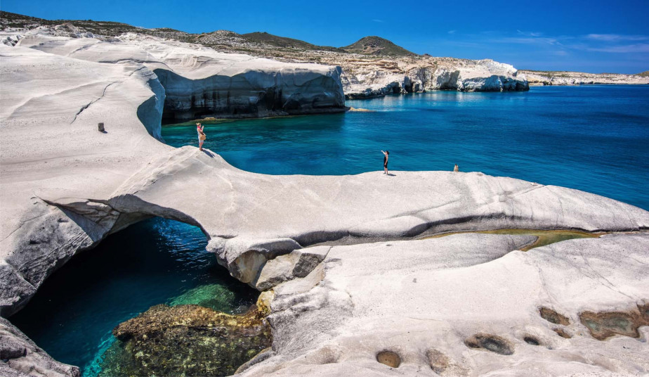 10 Day Tour in Milos, Santorini, Crete an Amazing Greek Islands Hopping