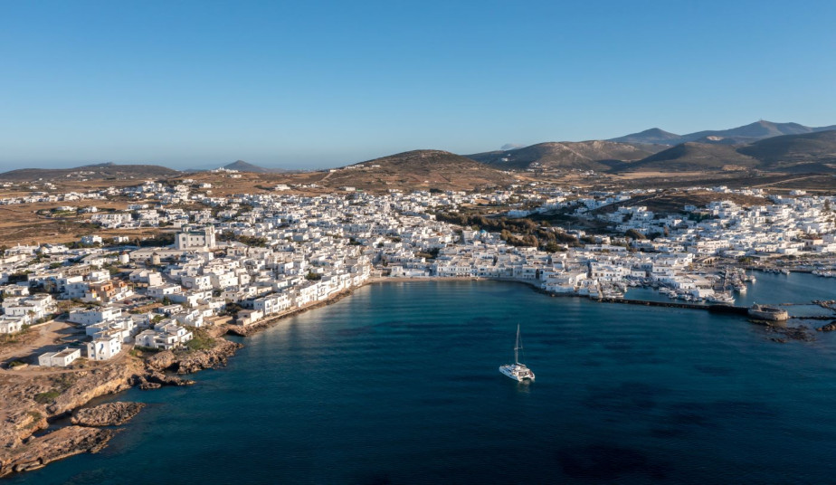 8 Day Tour in Paros, Naxos, Santorini, to Explore the Best of Greek Islands
