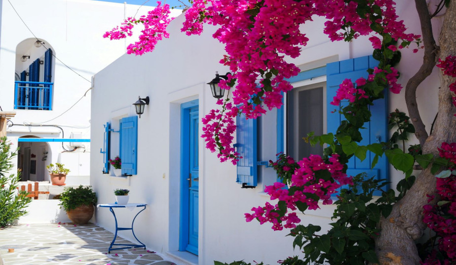 8 Day Tour in Paros, Naxos, Santorini, to Explore the Best of Greek Islands