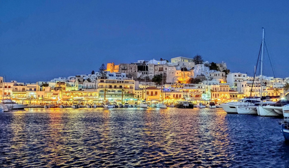 8 Day Tour in Paros, Naxos, Santorini, to Explore the Best of Greek Islands