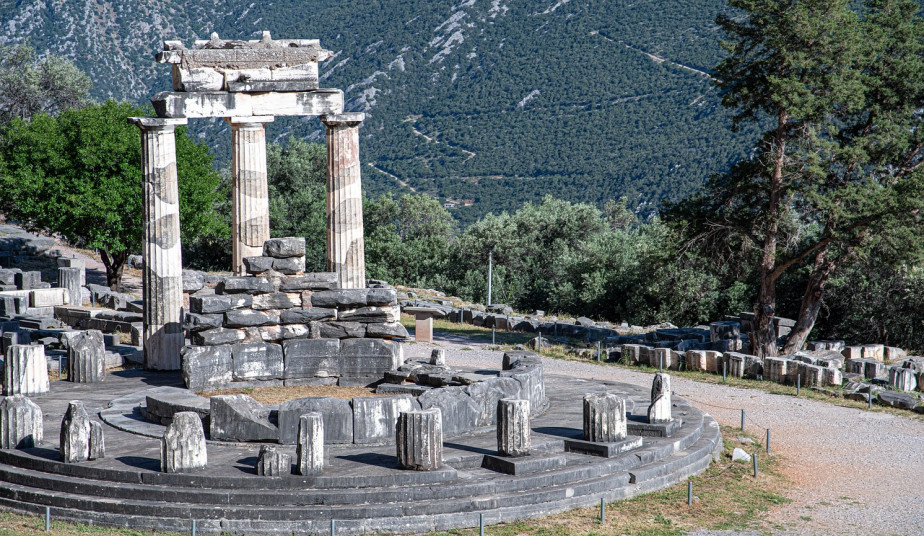 2-Day Private Heritage Tour of Delphi & Meteora and Enjoy a Trip of a Lifetime