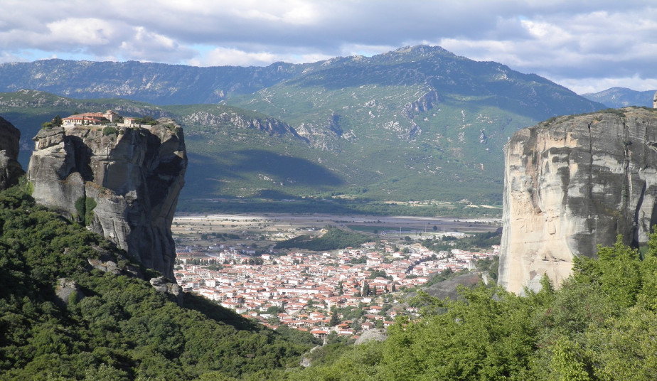 3-Day Tour of Delphi, Meteora & Truffle Hunting, Faith, Nature, Gastronomy