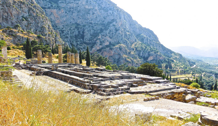 3-Day Tour of Delphi, Meteora & Truffle Hunting, Faith, Nature, Gastronomy