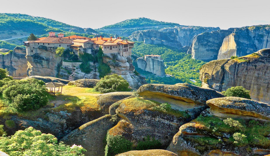 3-Day Tour of Delphi, Meteora & Truffle Hunting, Faith, Nature, Gastronomy