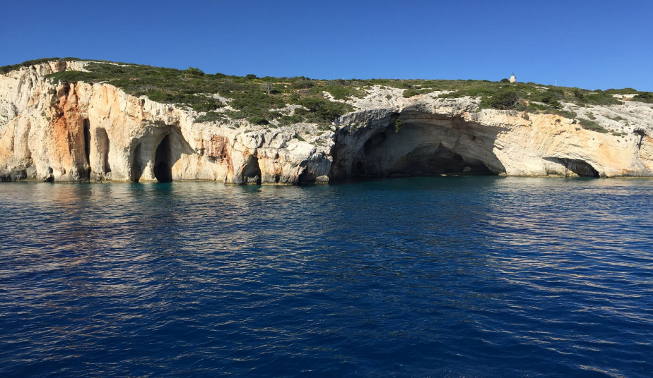 Group Cruise to Shipwreck, Blue-Caves & Xigia Beach in Zakynthos