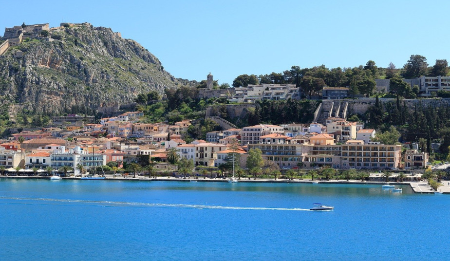 6-Day Greece Itinerary to Explore Athens, Peloponnese & Spetses