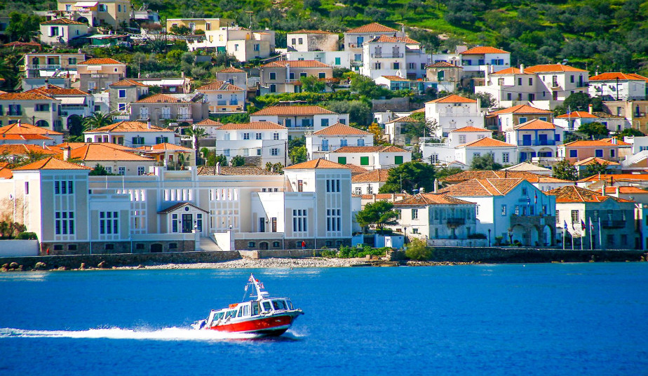 6-Day Greece Itinerary to Explore Athens, Peloponnese & Spetses