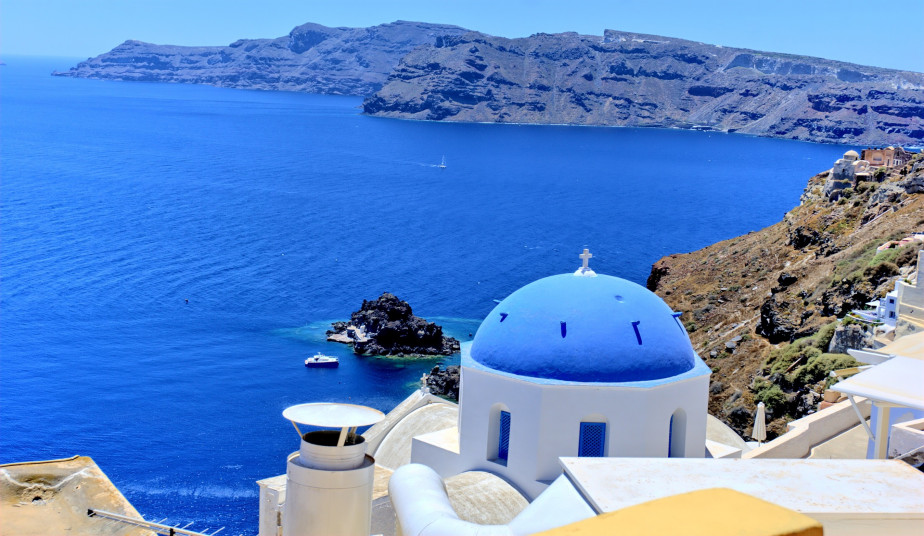 5-Day Greece Adventure - Delphi, Meteora, Mykonos & Santorini