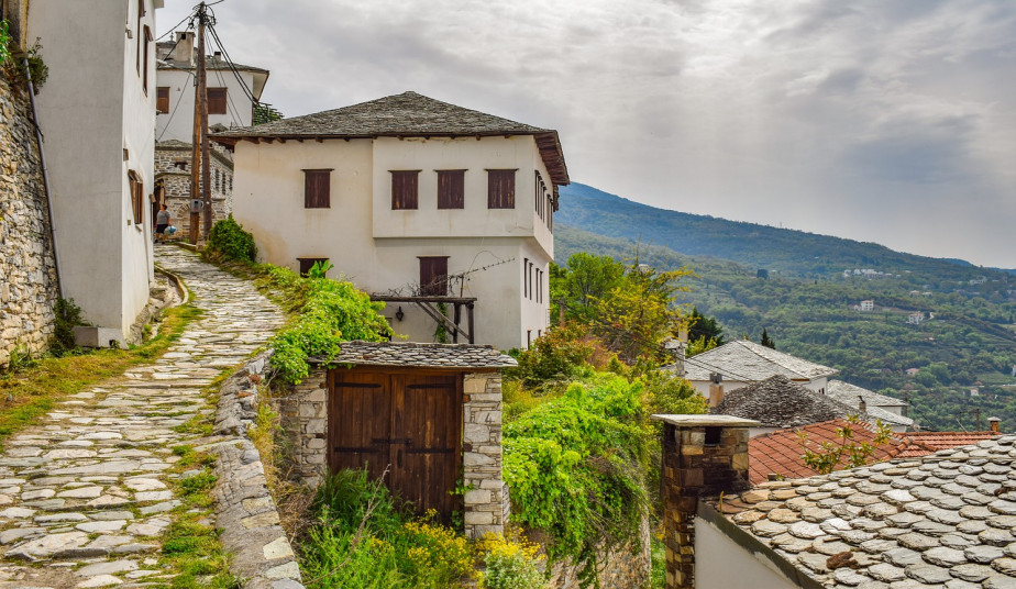 6-Day Scenic Tour: Little Trains of Greece Meteora, Delphi, Kalavryta & Olympia