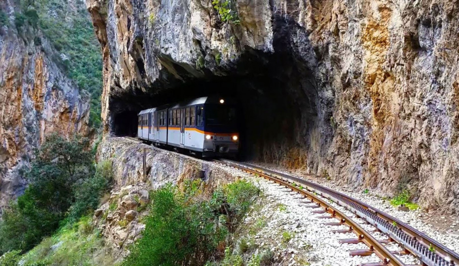 6-Day Scenic Tour: Little Trains of Greece Meteora, Delphi, Kalavryta & Olympia