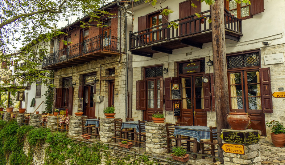 6-Day Scenic Tour: Little Trains of Greece Meteora, Delphi, Kalavryta & Olympia