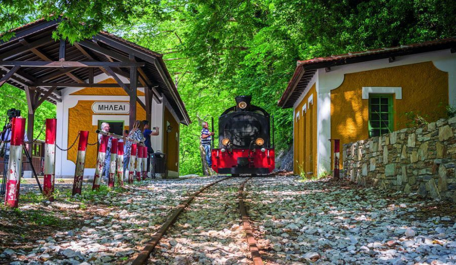 6-Day Scenic Tour: Little Trains of Greece Meteora, Delphi, Kalavryta & Olympia