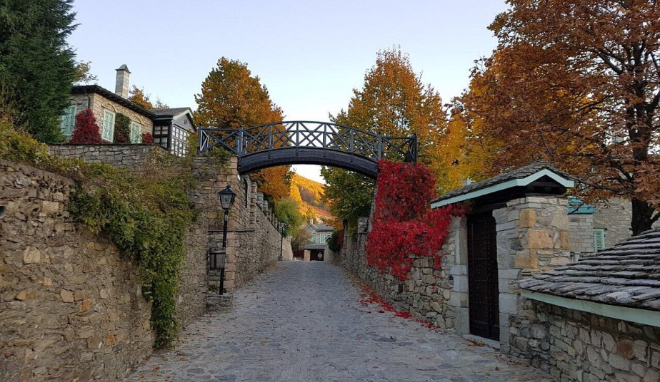 7-Day Northern Greece Tour – Athens, Delphi, Meteora, Kastoria & Thessaloniki