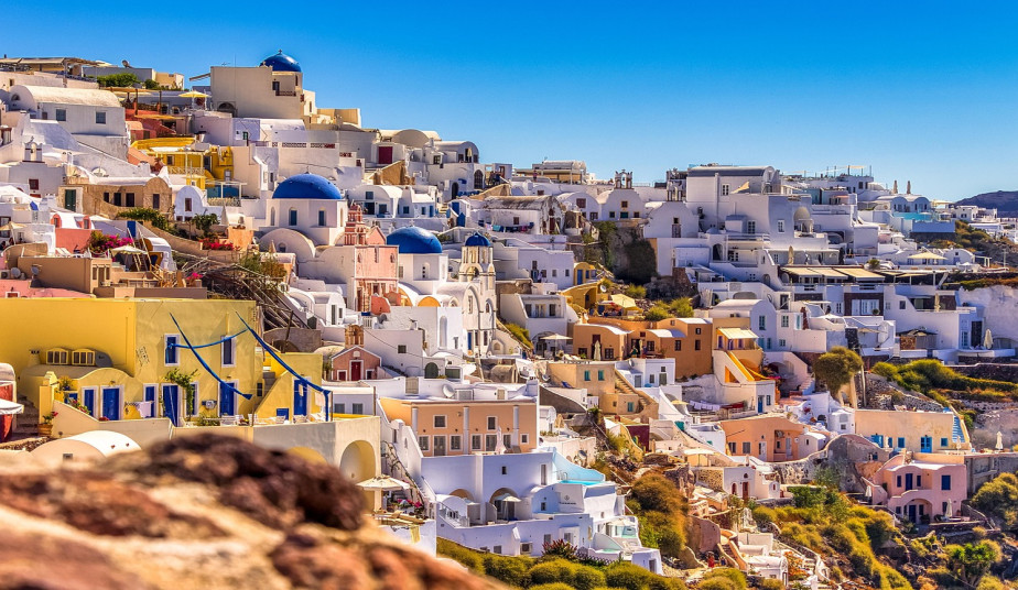 8-Day Delphi, Meteora & Santorini Tour from Athens