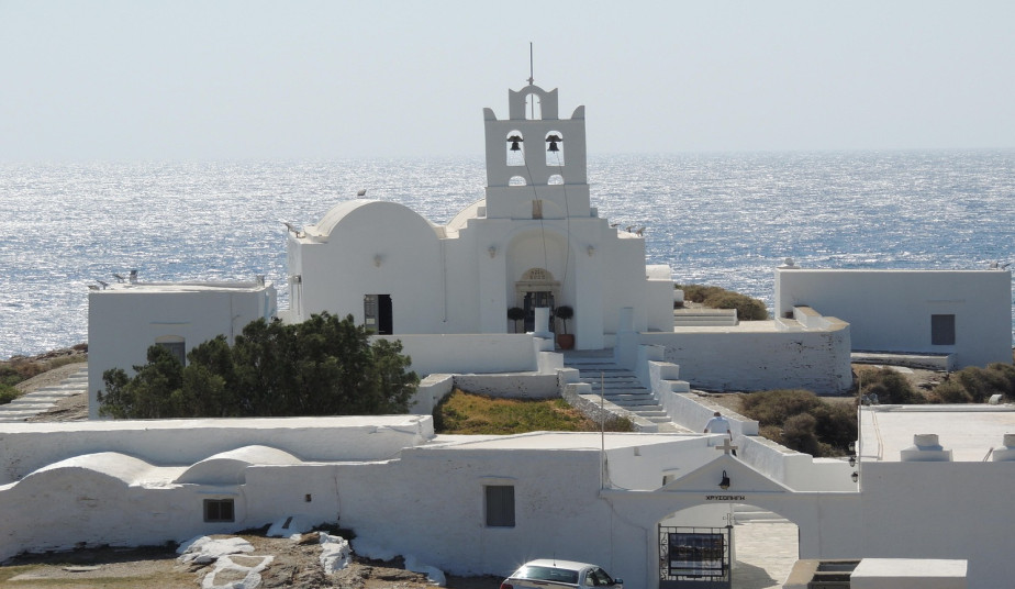 Explore Sifnos, Milos & Santorini: 8-Day Private Greek Islands Tour