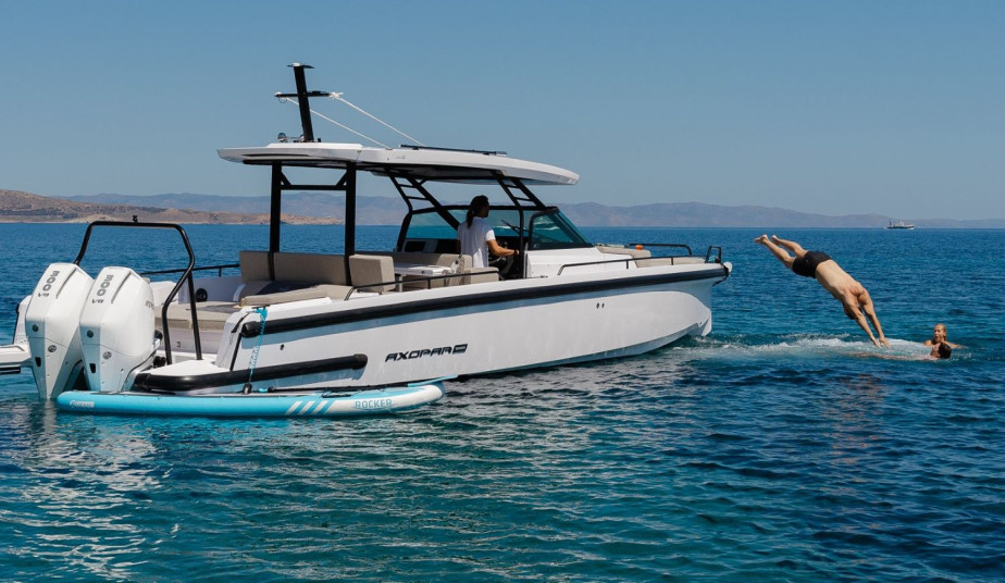 8-Day Romantic Honeymoon in Greece – Athens, Santorini & Saronic Islands