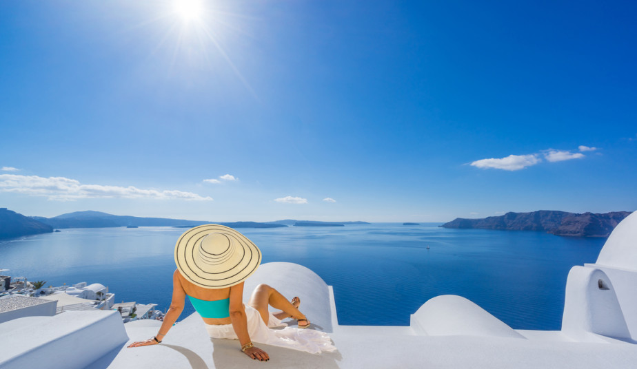 7 Day Luxury Getaway: Mykonos and Santorini Retreat from Athens