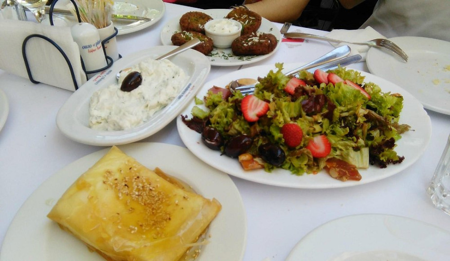Walking Food & Wine Tasting Tour Athens with Traditional Greek Lunch