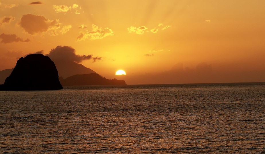 Semi Private Sunset or Morning cruise to Milo's with Lunch up to 28 pax