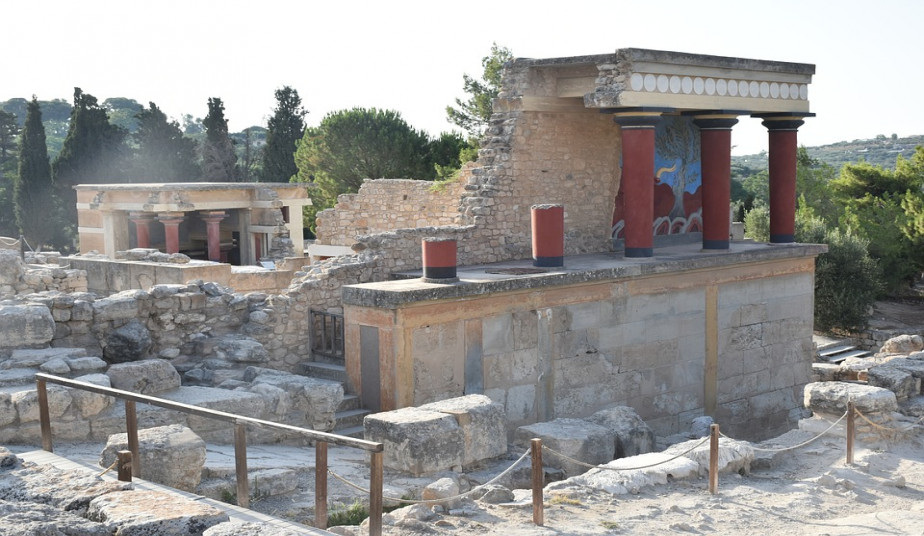 Guided Tour Knossos, Olive Oil & Farm-to-Table Experience at a Cretan Farm