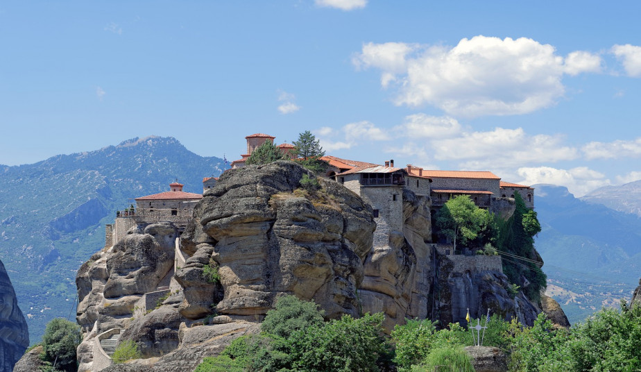 Private Day Tour to Meteora to Visit the Monasteries Perched on the Rocks
