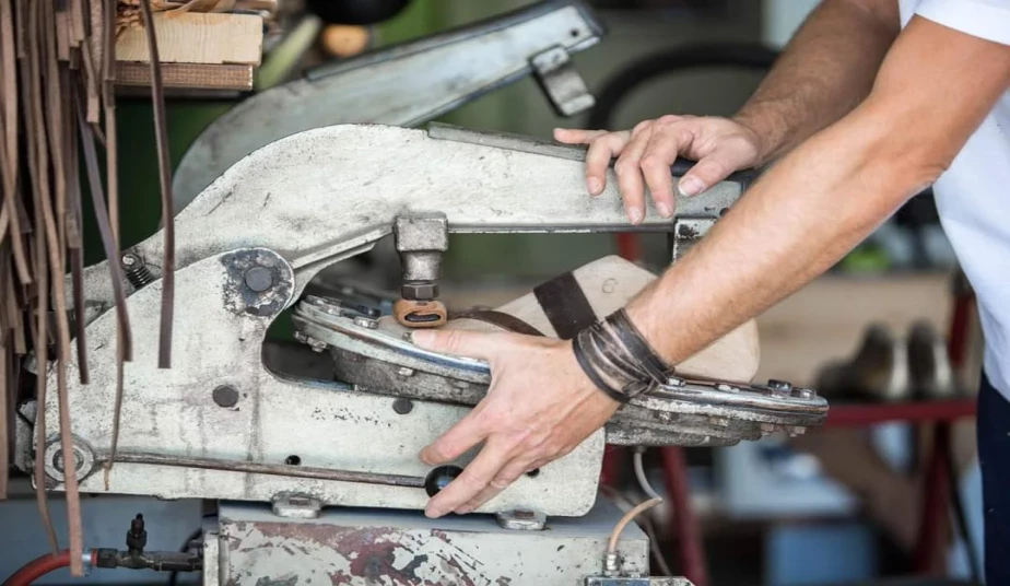 Guided Acropolis & Tailor-Made Sandals Experience – Monastiraki