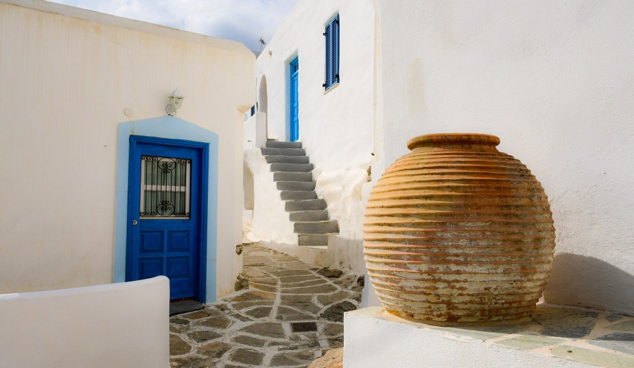 Private Grand Circle Tour in Paros to Explore the Island's Top Highlights