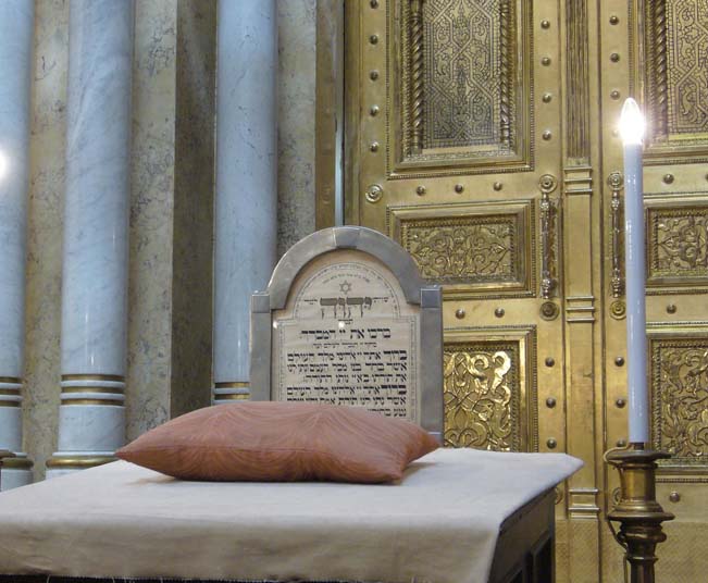 Guided Jewish Walking Tour in Athens to the Most Iconic Jewish Monuments