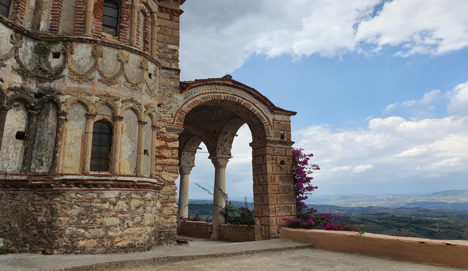 Explore Ancient Sparta & Byzantine Mystras – Private Day Tour from Athens