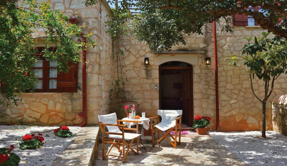 Chania: Monasteries & Vamos Village Tour with Traditional Cretan Lunch