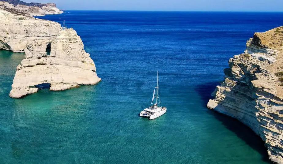 Milos Full Day Catamaran Cruise: Kleftiko Sea Caves, Gerakas & Poliegos Blue Lagoon