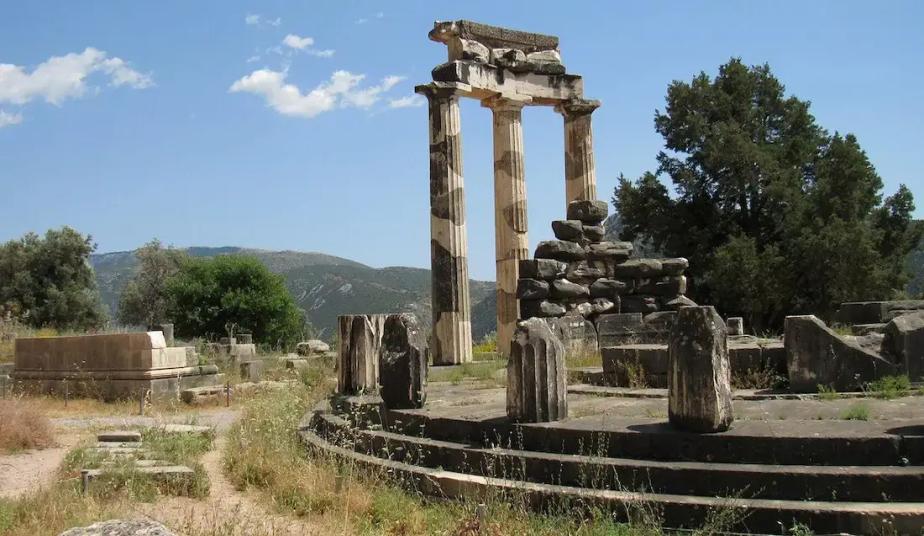 2 Days Private Tour Greece: Tour in Delphi and Tour in Ancient Olympia