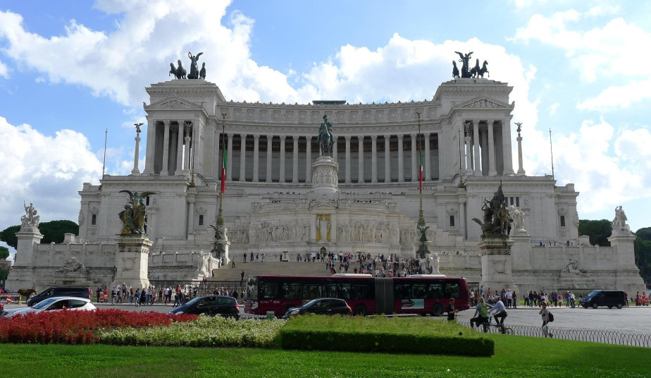 11 Days Private Tour in Rome, Naples, Sorrento, Amalfi, Santorini & Athens