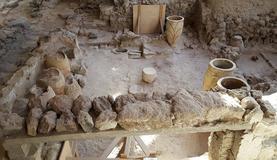 Private Shore Excursion in Santorini: Akrotiri, Oia, Fira Town & Wine Tour