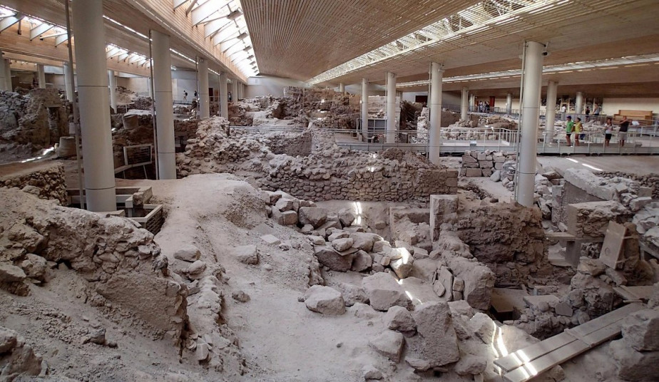 Private Shore Excursion in Santorini: Akrotiri, Oia, Fira Town & Wine Tour