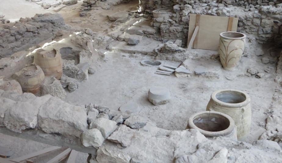 Private Shore Excursion in Santorini: Akrotiri, Oia, Fira Town & Wine Tour