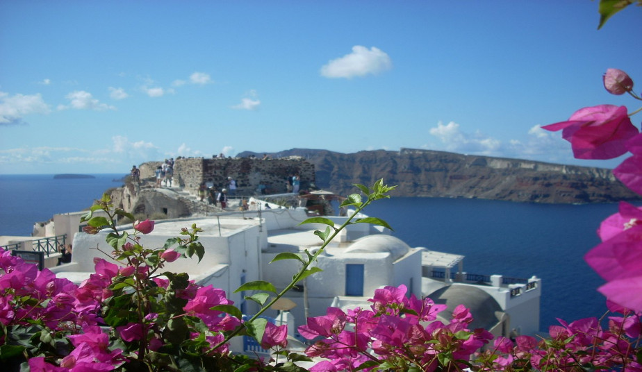 Experience Santorini's Iconic Highlights with Our Private Shore Excursion