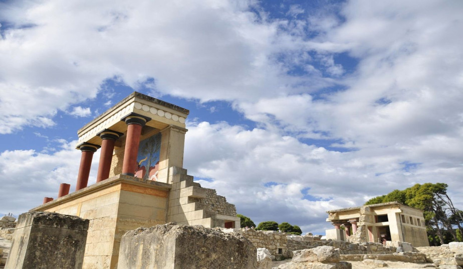 Heraklion: Guided Tour Knossos & Wine Tasting Tour at Archanes Village