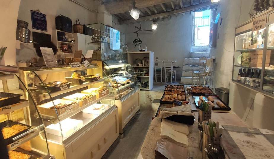 Walking Food Tasting Tour in Mykonos Town – Visit Windmills & Little Venice