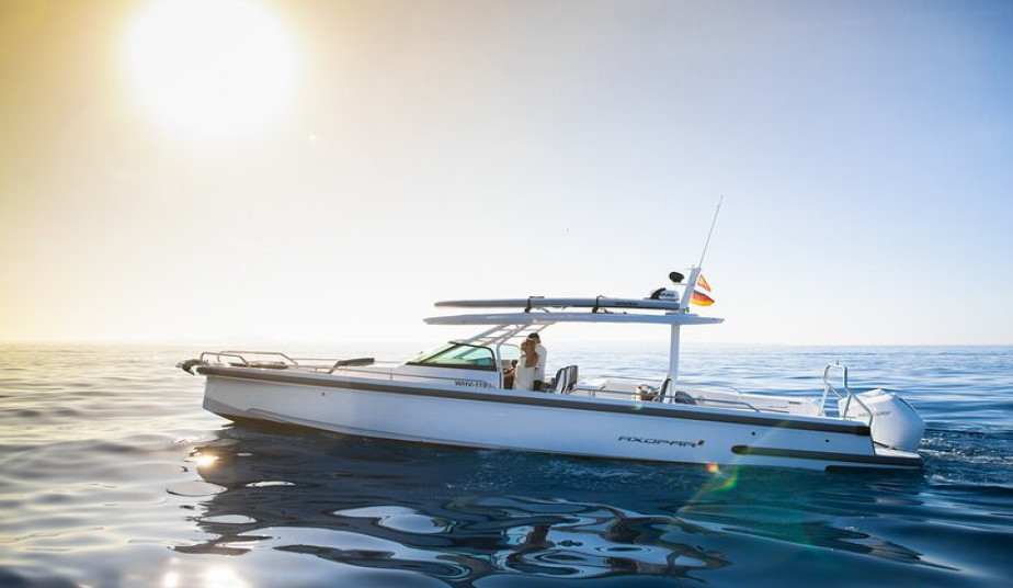 Private Boat Tour in Mykonos: Discover Azure Waters and Sandy Beaches