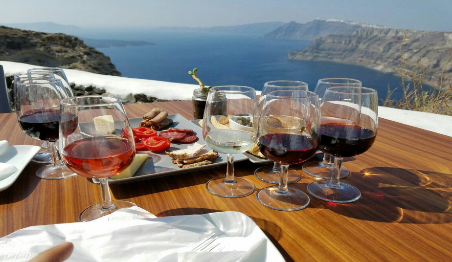 Private Santorini Tour: Pyrgos, Oia, Thira & Wine Tasting with Panoramic Views