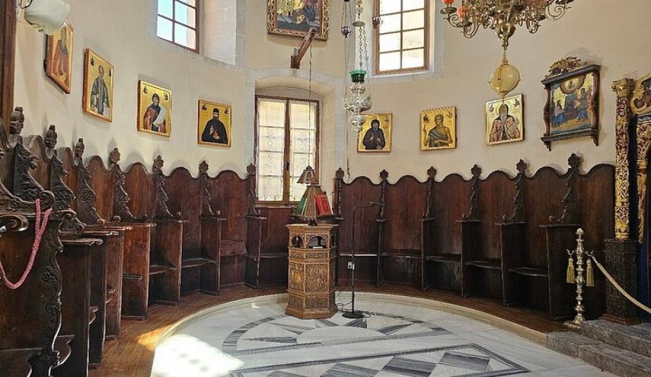 Private Monasteries & Village Tour from Chania with Traditional Lunch