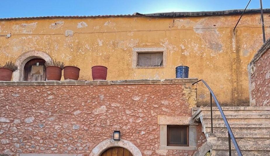 Private Monasteries & Village Tour from Chania with Traditional Lunch