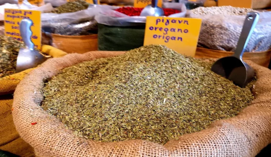 Portara & Old Town Walking Tour in Naxos with Food Tastings