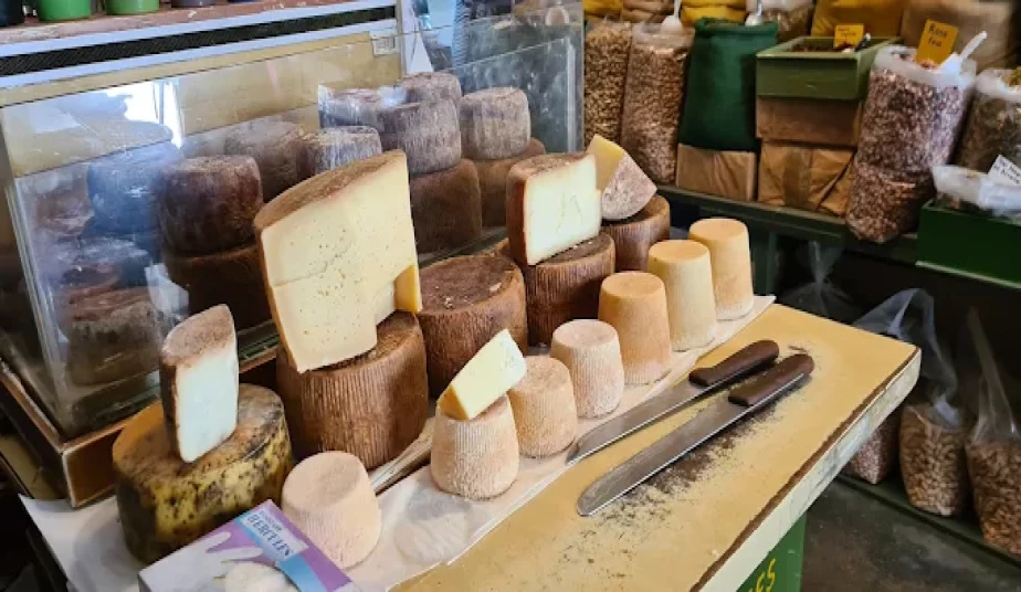 Portara & Old Town Walking Tour in Naxos with Food Tastings