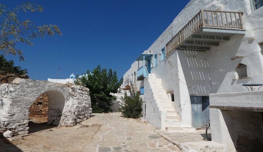 Paros & Antiparos Private Tour: Lefkes, Naousa, Cave  with Pie & Coffee Tasting