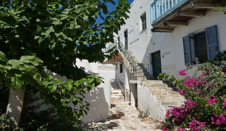 Paros & Antiparos Private Tour: Lefkes, Naousa, Cave  with Pie & Coffee Tasting