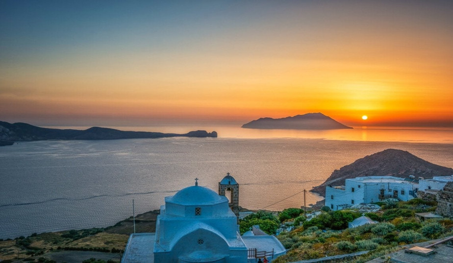 Private Shore Excursion 4-Hour Tour in Milos of Top Island Highlights